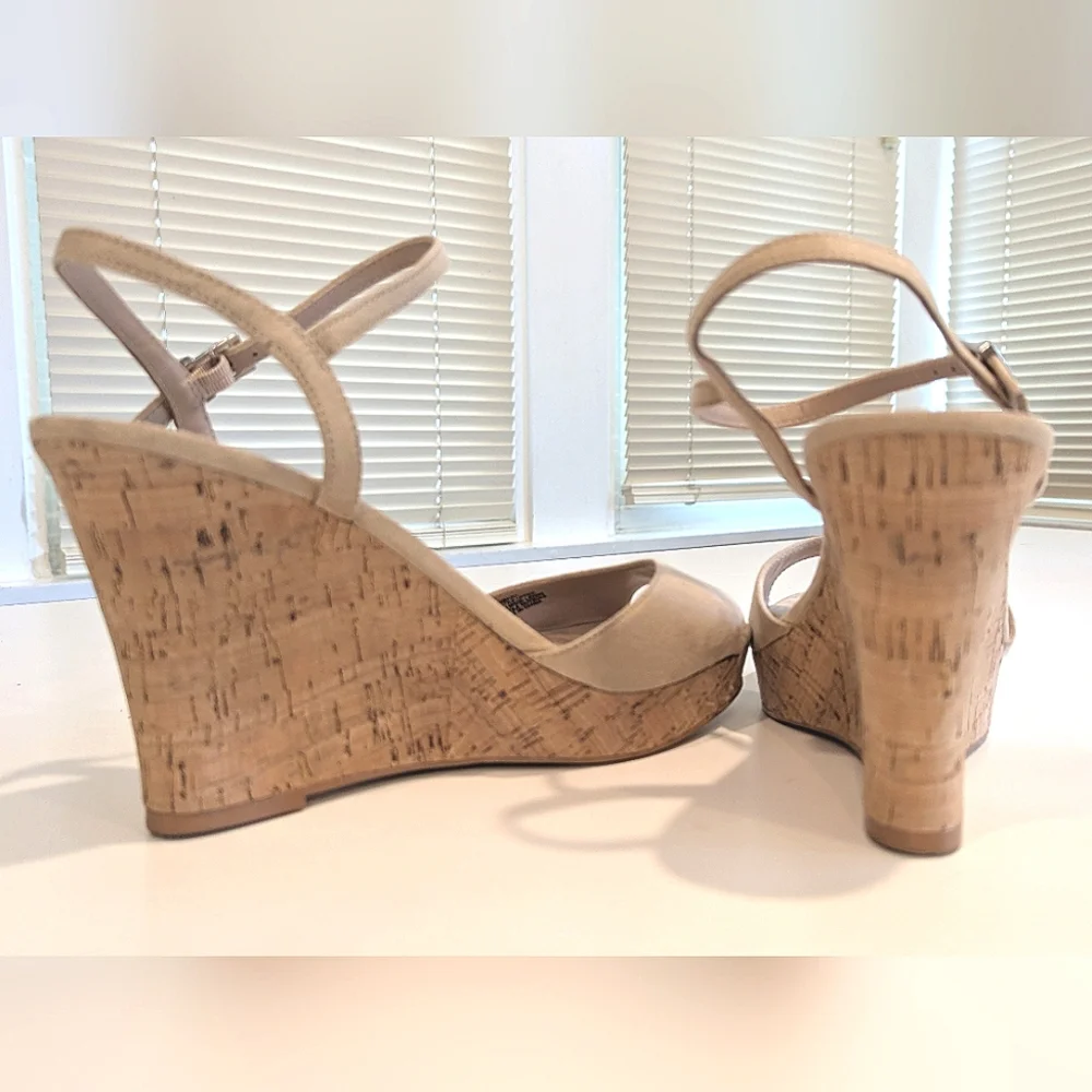 Charles By Charles David Wedge Sandals - Picture 6 of 10